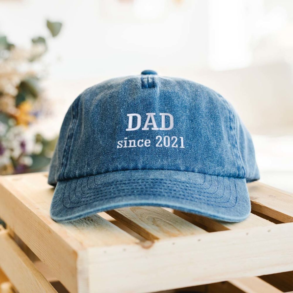 Customizable cap with 2 lines of text
